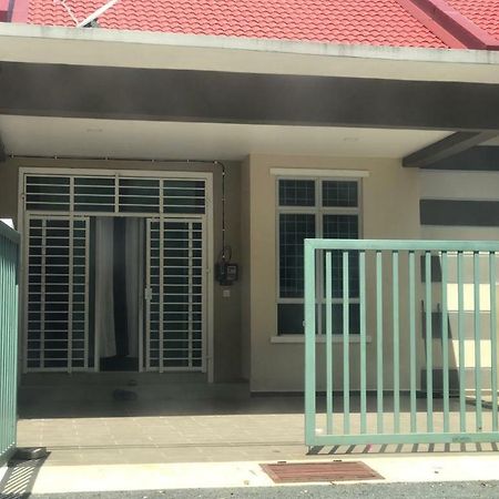 Z&M Homestay Jertih 外观 照片
