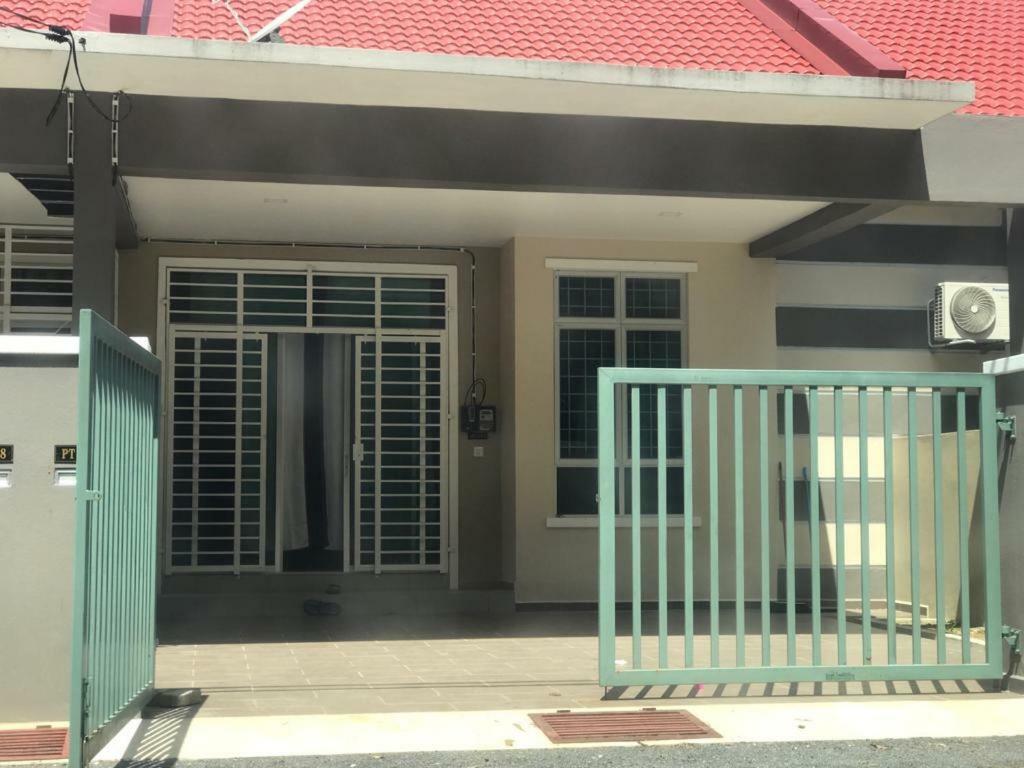 Z&M Homestay Jertih 外观 照片